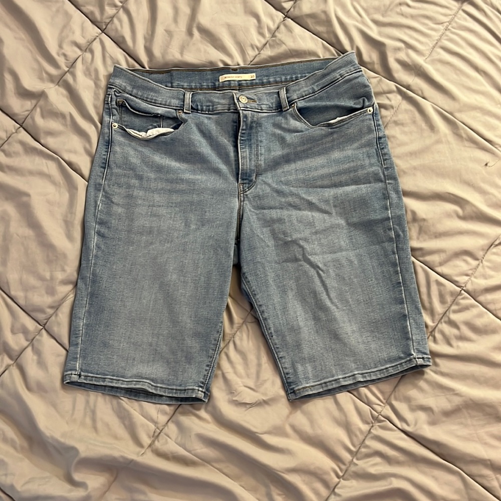 Levi Strauss Light-was Bermuda Shorts!